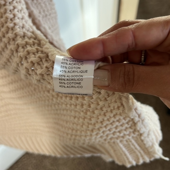 Gorgeous beige long duster with crochet sleeve details - Picture 4 of 4